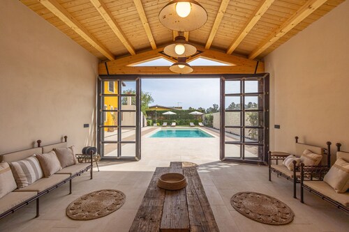 Stilvolle sizilianische Villa mit privatem Pool in Strandnähe.