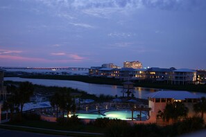 Outdoor pool, a heated pool - 7 night discount!!  Free Beach Service!!  Free WIFI on the Beach!! (Destin)