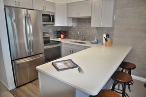 Fridge, microwave, oven, stovetop - 7 night discount!!  Free Beach Service!!  Free WIFI on the Beach!! (Destin)