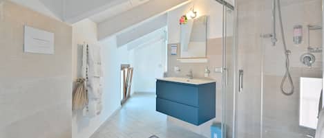 Family Apartment, Private Bathroom, Sea View (leucosia) | Bathroom