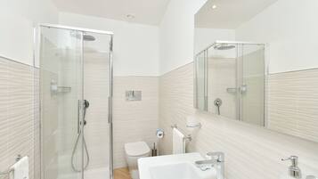 Exclusive Double or Twin Room, Private Bathroom (omero) | Bathroom