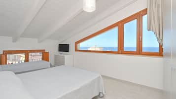 Family Apartment, Private Bathroom, Sea View (leucosia)
