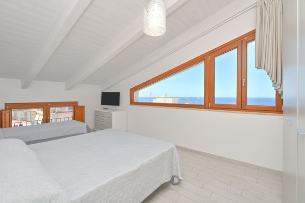 Family Apartment, Private Bathroom, Sea View (leucosia)
