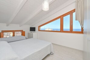 Family Apartment, Private Bathroom, Sea View (leucosia)