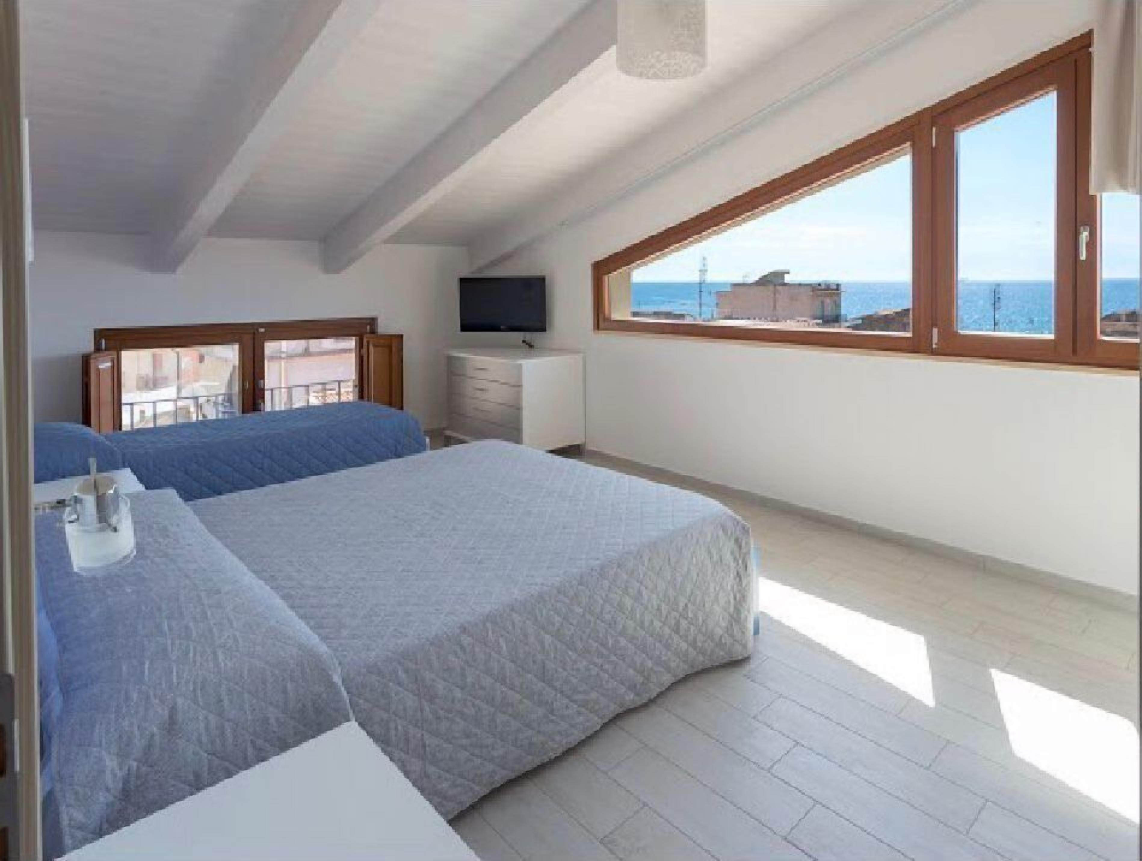 Apartamento familiar, baño privado, vistas al mar (leucosia)
