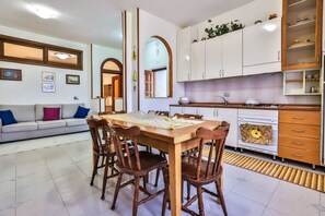 Apartment, 1 Bedroom | Private kitchenette | Full-size fridge, oven, stovetop, cookware/dishes/utensils - Casa Belvedere (Pimonte)