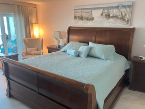 1 slaapkamer, een strijkplank/strijkijzer, wifi, beddengoed