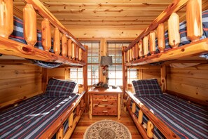 3 bedrooms, iron/ironing board, WiFi, bed sheets - Our Get Aweigh! Cabin Retreat, private hot tub, community pool - Goshorn Lake Access (Saugatuck)