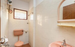 Deluxe Apartment, 2 Double Beds, Non Smoking | Bathroom