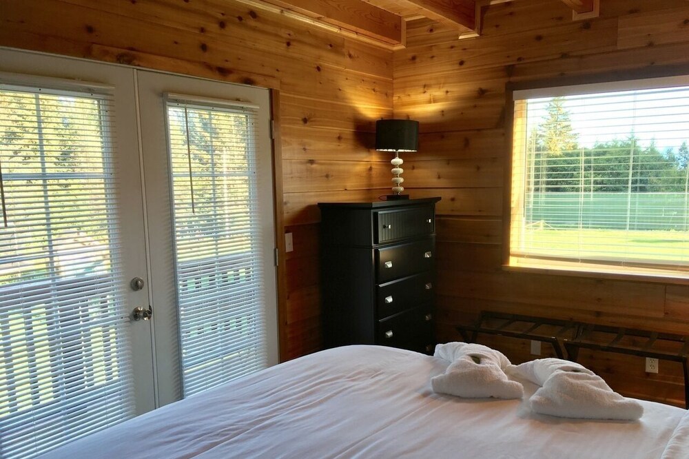 Custom Townhome In Downtown Homer, 4 Minute Walk To Museum And Restaurants