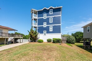 Exterior - Its all about the location location location!! (Kill Devil Hills)