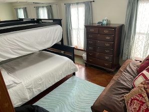 3 bedrooms, free WiFi, bed sheets