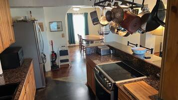 雪櫃、微波爐、焗爐、爐具