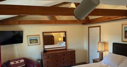 Tranquil Lakefront Retreat | Scenic Views, Private Shoreline & Relaxing Vibes