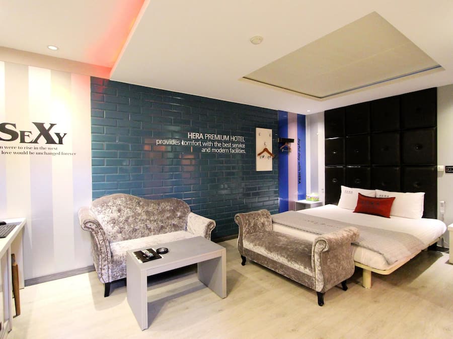 Deluxe Double Room | Blackout curtains, soundproofing, iron/ironing board, free WiFi