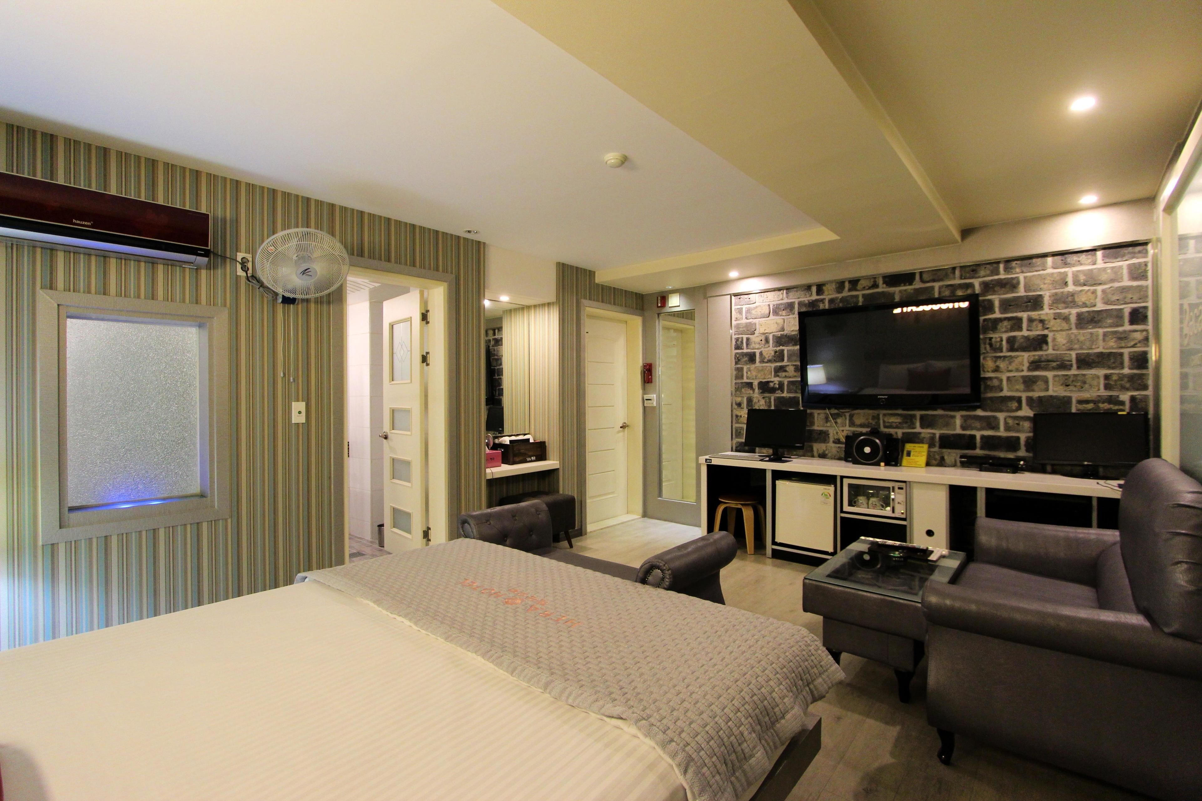 deluxe double room | 1 bedroom, blackout curtains, soundproofing, iron/ironing board