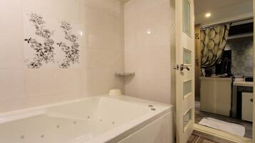 Combined shower/tub, free toiletries, hair dryer, bathrobes