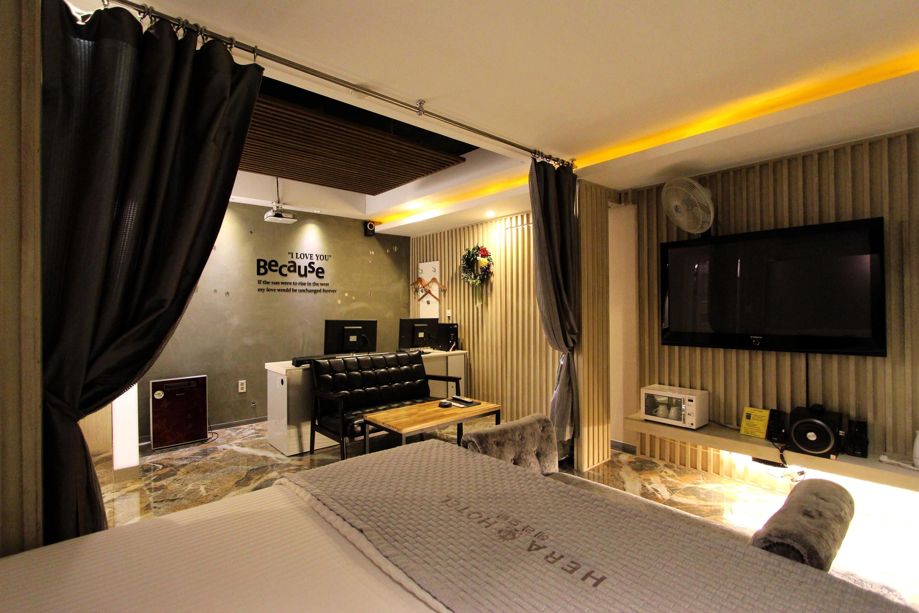 deluxe double room | 1 bedroom, blackout curtains, soundproofing, iron/ironing board