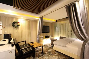 Deluxe Double Room | Langsir/tirai gelap terus, kalis bunyi, seterika/papan seterika 
