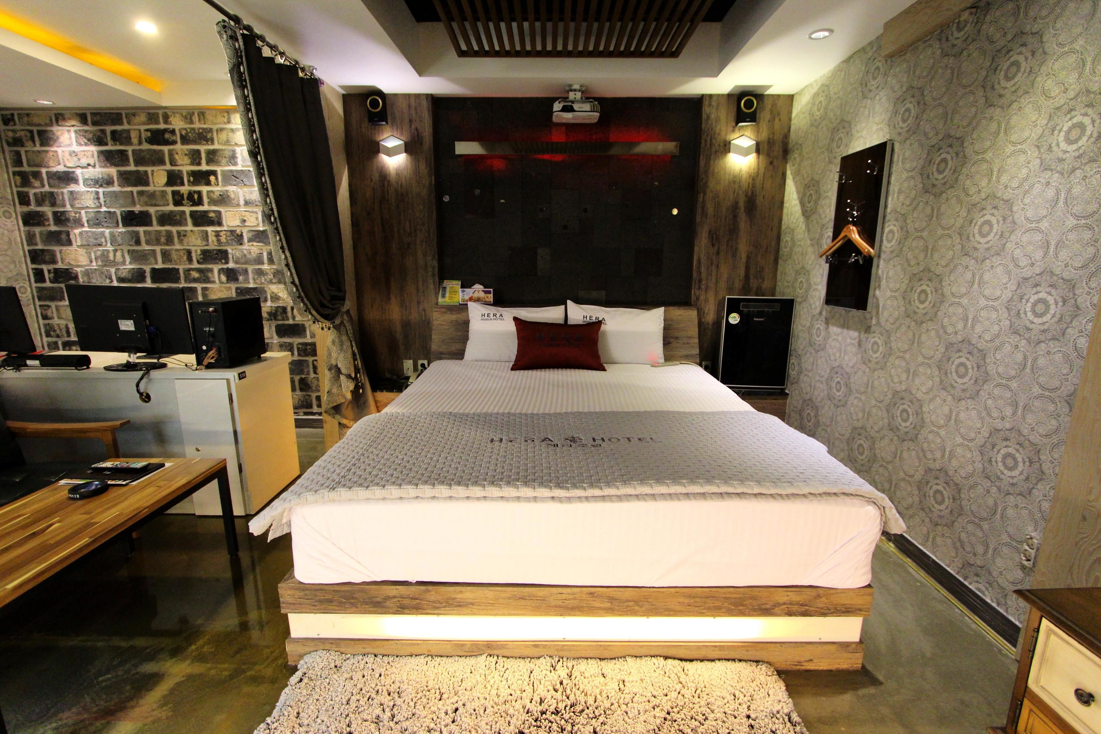 vip | 1 bedroom, blackout curtains, soundproofing, iron/ironing board