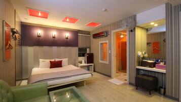 Premium Room | Blackout drapes, soundproofing, iron/ironing board, free WiFi