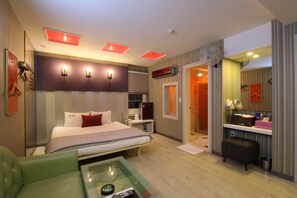 Habitación Premium | Cortinas opacas y sistema de insonorización