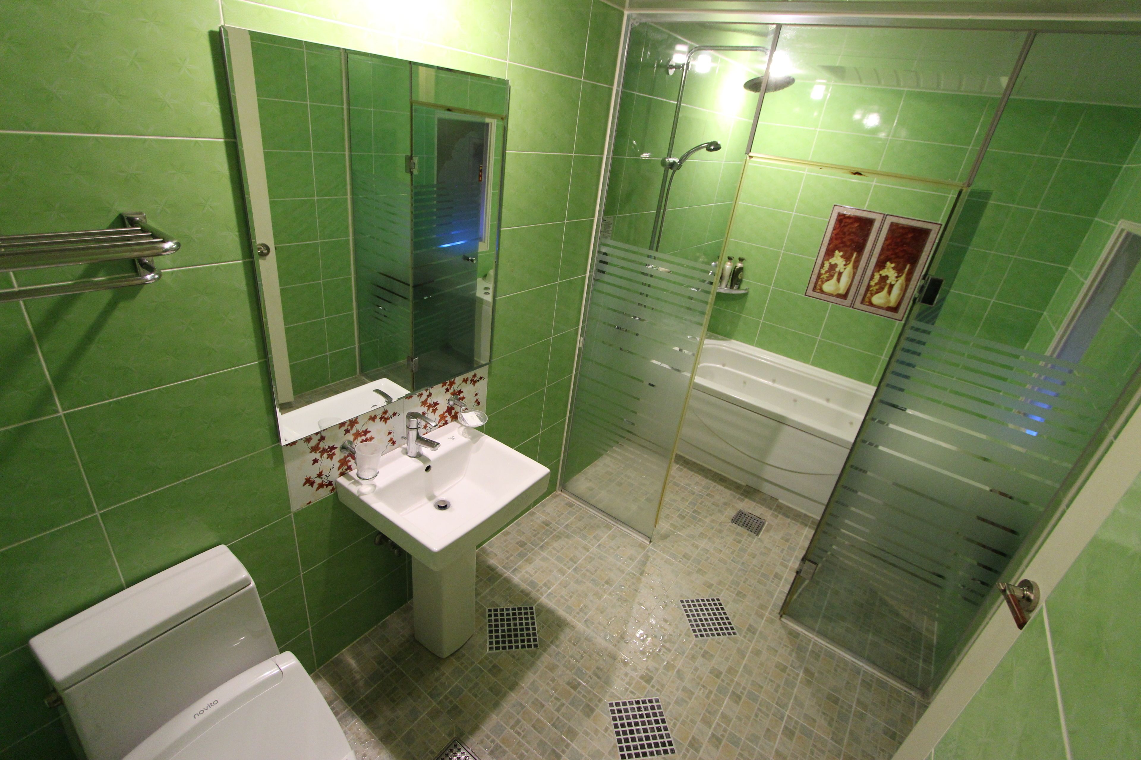 combined shower/bathtub, free toiletries, hair dryer, bathrobes
