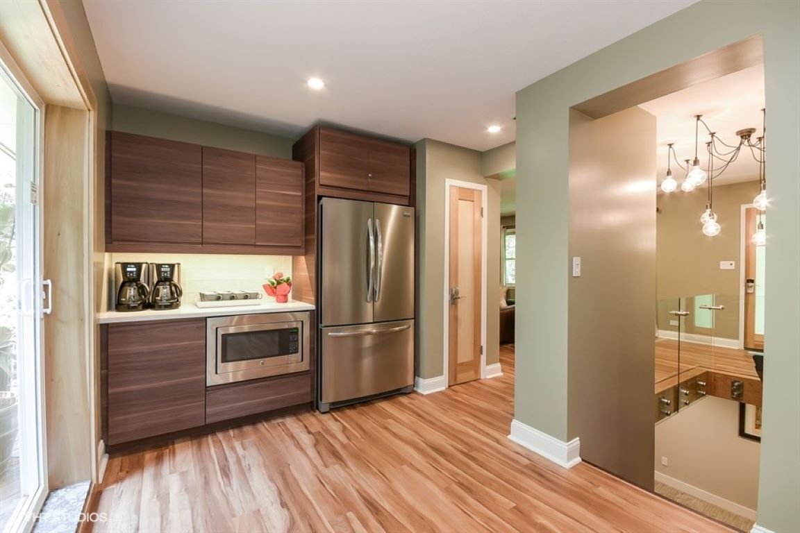 Stunning Home (Sleeps 16) Hot Tub, Firepit, Large Yard