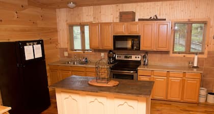 Unique Cottage Nestled Within Tall Oaks - SLEEPS 6!