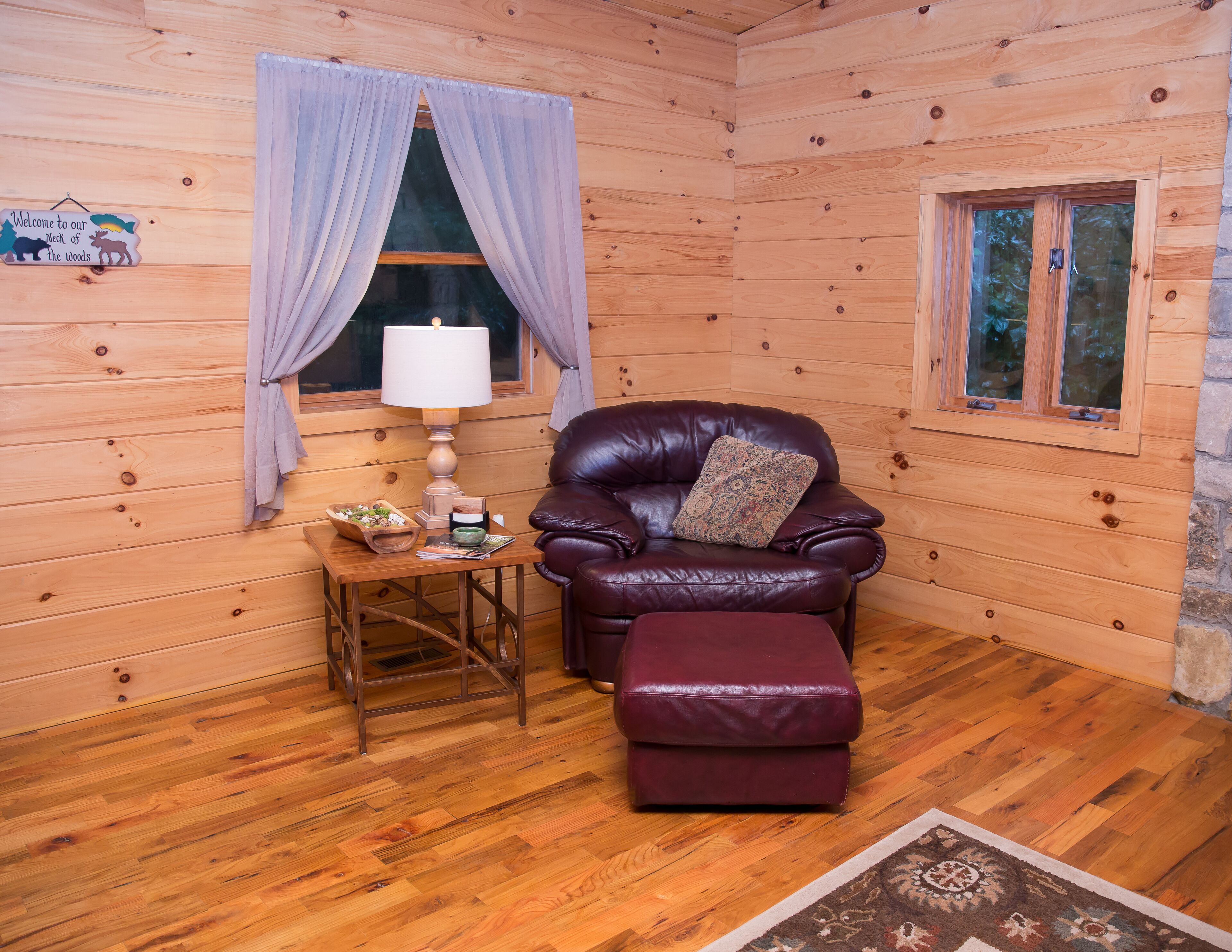 Unique Cottage Nestled Within Tall Oaks - SLEEPS 6!