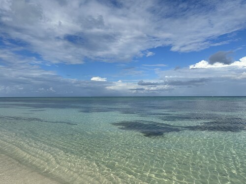 Superbe 2BR Beach Front Condo