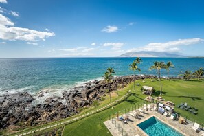A heated pool - 604 - Luxury Oceanfront - top floor unit with A/C and a spectacular ocean view! (Kihei)