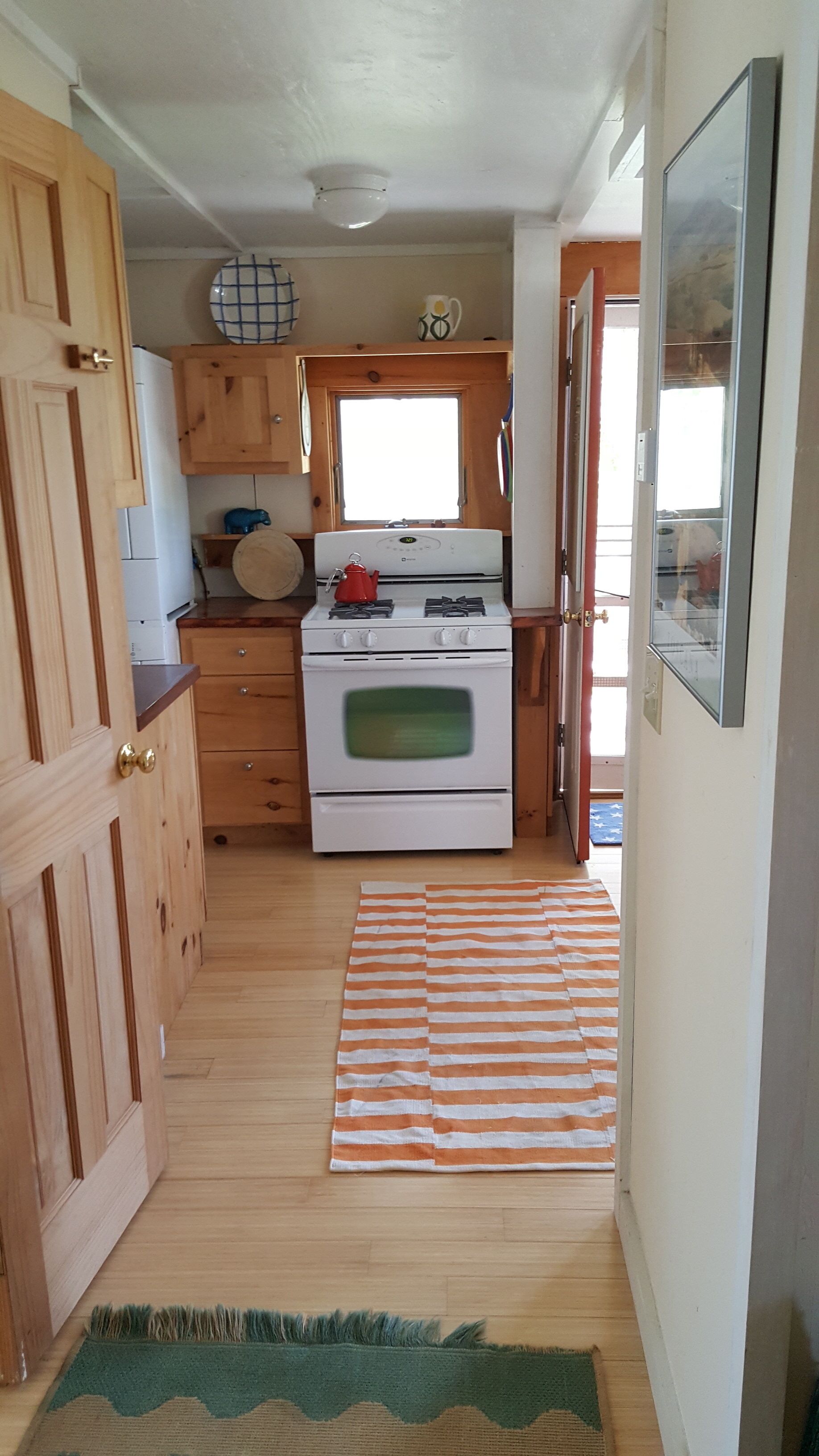 Charming Cottage Getaway in Beachfront Community