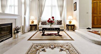 Vaikuttava Exec. Ylellinen koti. Uima-allas ja kylpylä. Kaunis, puhdas, tilava, kätevä