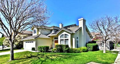 Impressive Exec. Luxury Home. Pool & SPA. Beautiful, Clean, Spacious, Convenient