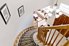 Interior - Impressive Exec. Luxury Home. Pool & SPA. Beautiful, Clean, Spacious, Convenient (Union City)