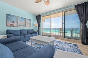 TV a schermo piatto, lettore DVD, impianto stereo