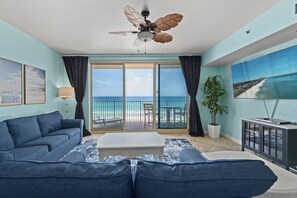 TV a schermo piatto, lettore DVD, impianto stereo