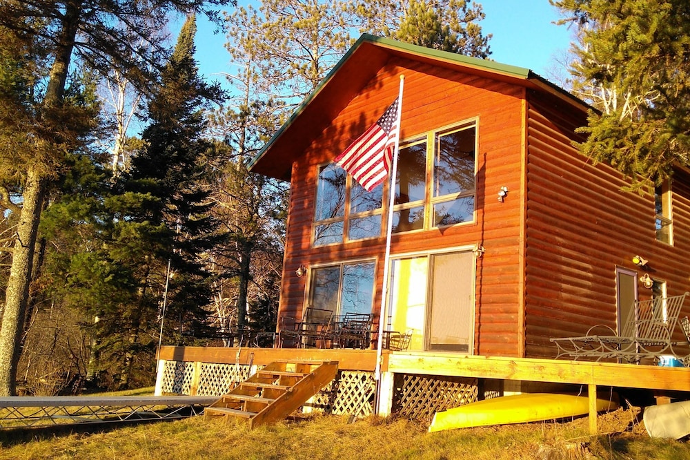 Hayward Lakefront - Gorgeous Cabin, Four Seasons of Fun for up to 21 guests