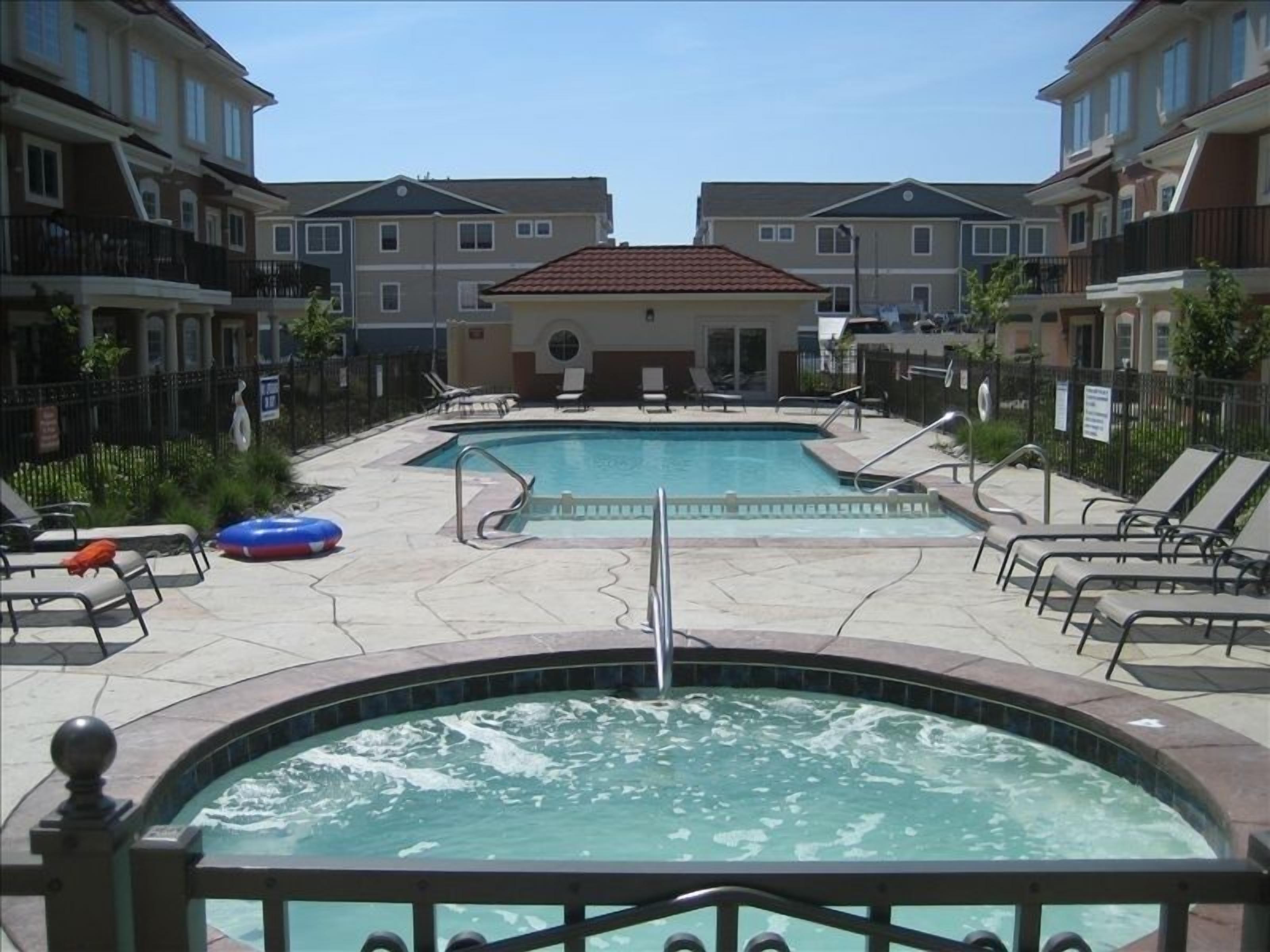 Cancellation 6/17 Available, Tbird Luxury, Beach Block, Pool, Hot Tub, Sleeps 10