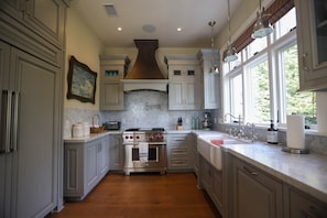 Fridge, microwave, oven, stovetop - Playa Penthouse with Ocean Views (3 Bed/ 3.5 Bath) (Carpinteria)