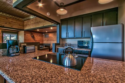 #1 SKIERS CHOICE! WALK TO CHAIRLIFT! SLEEPS 6, COZY AND CLEAN, VIEWS! 