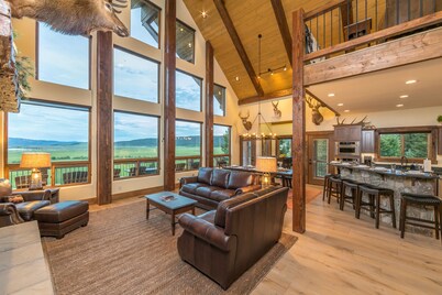 * Nueva construcción * Soaring Eagle Lodge es espacioso con impresionantes vistas 