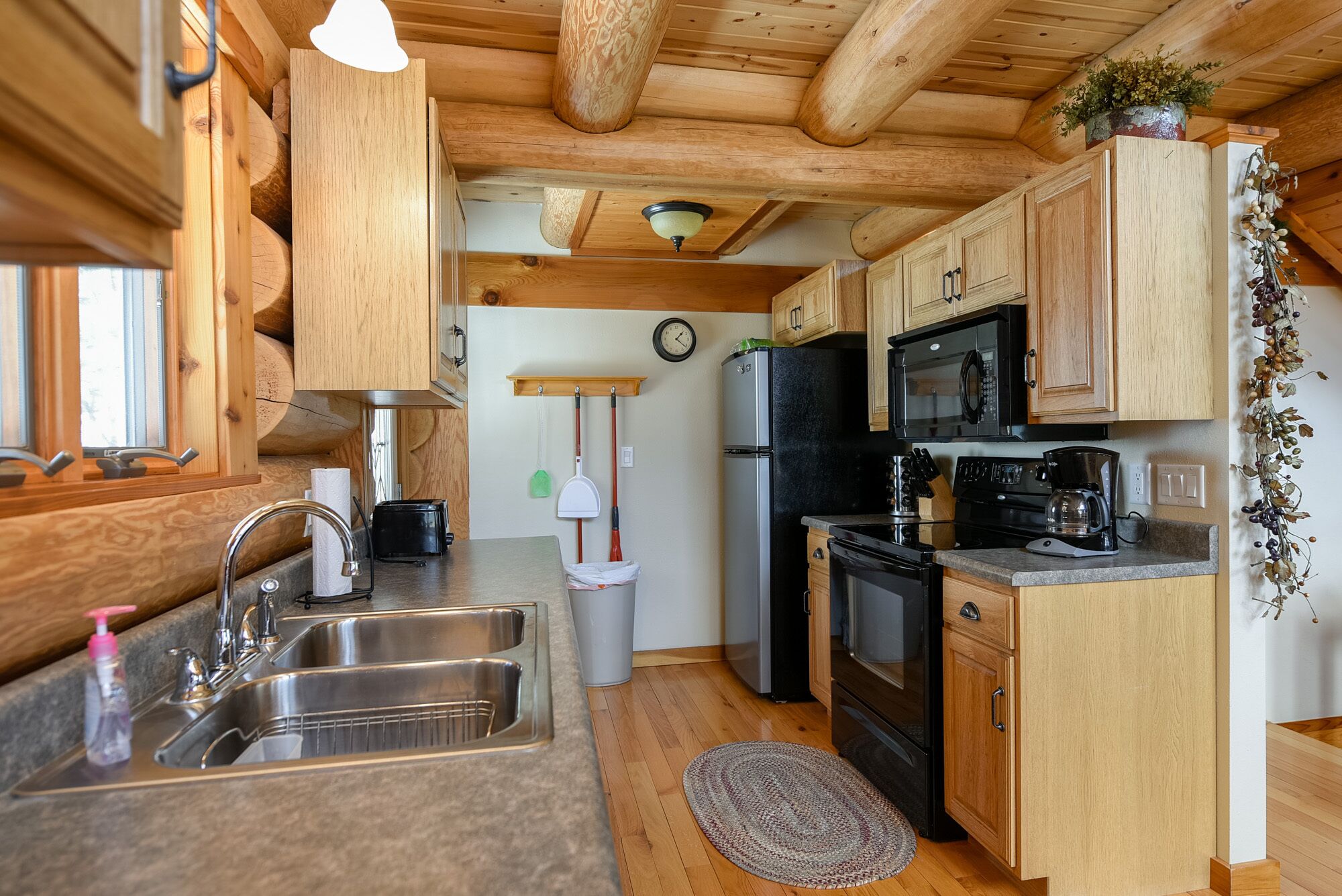 TER-Relax in the Hot Tub or on the deck with beautiful Black Hills scenery