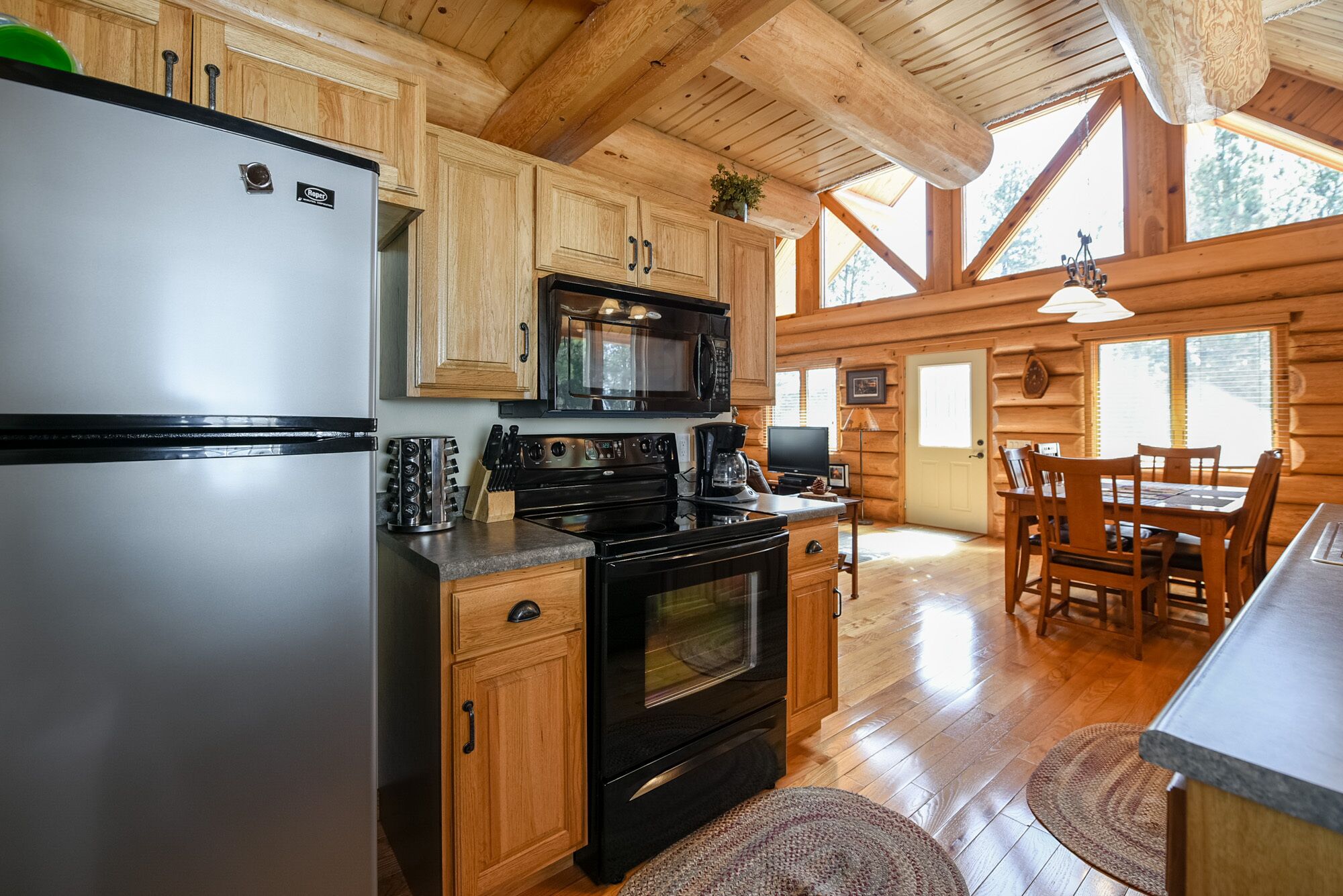 TER-Relax in the Hot Tub or on the deck with beautiful Black Hills scenery