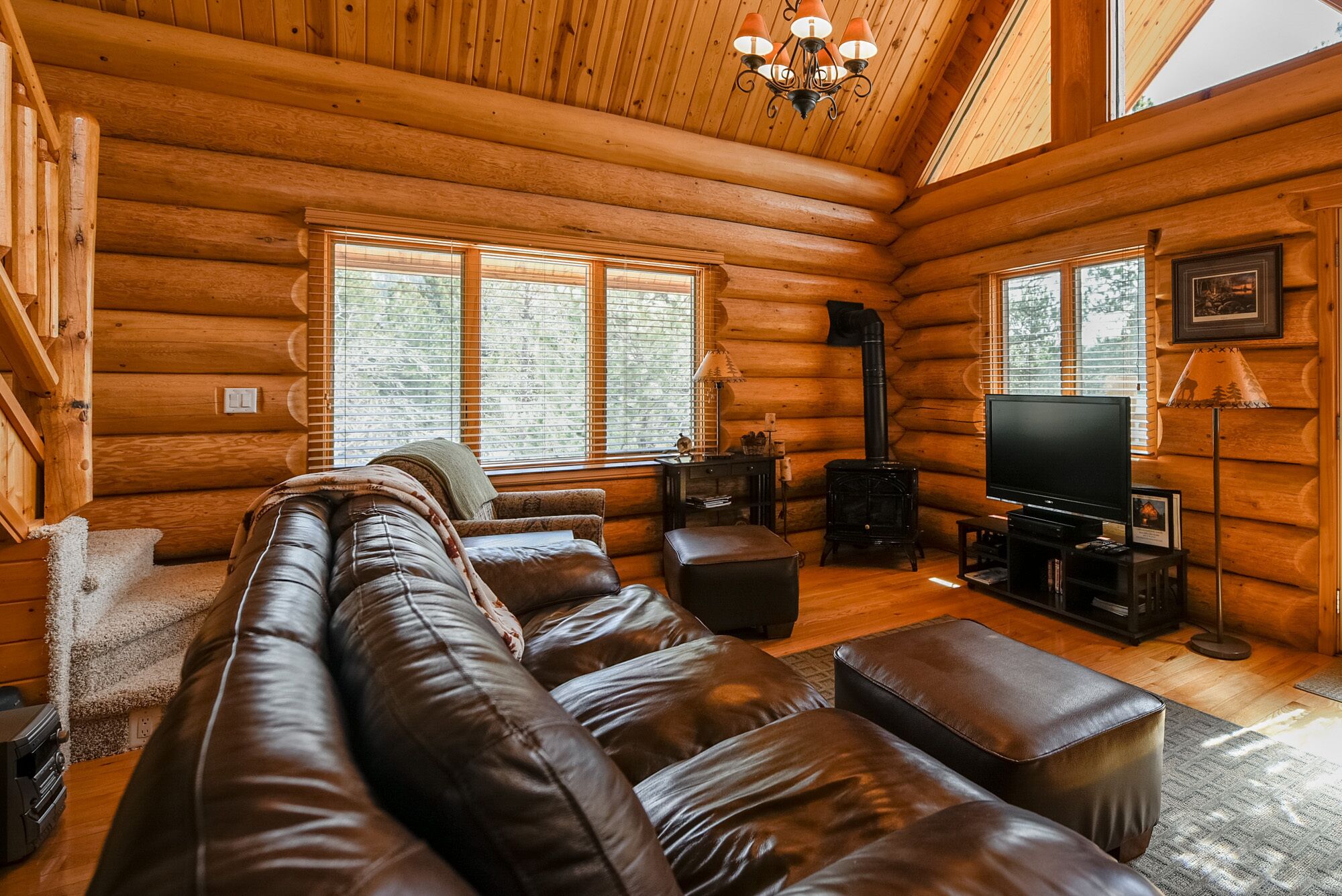 TER-Relax in the Hot Tub or on the deck with beautiful Black Hills scenery