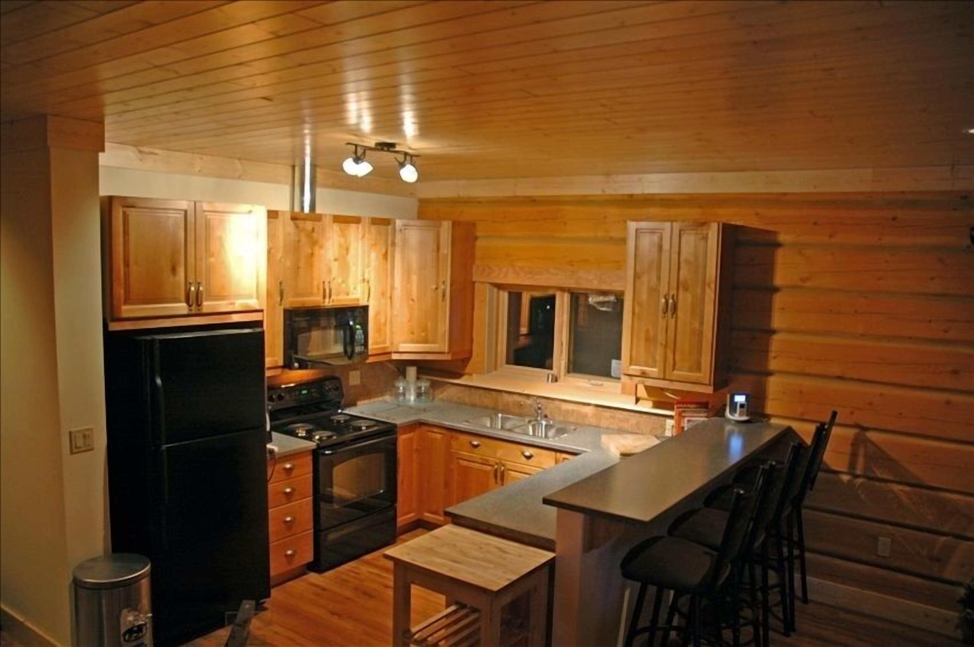 Kicking Horse Kabins -  LUXURY LOGHOME WITH HOT TUB