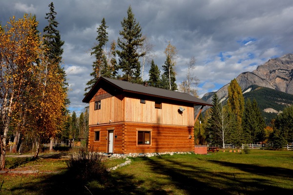 Beautiful log home with mountain views