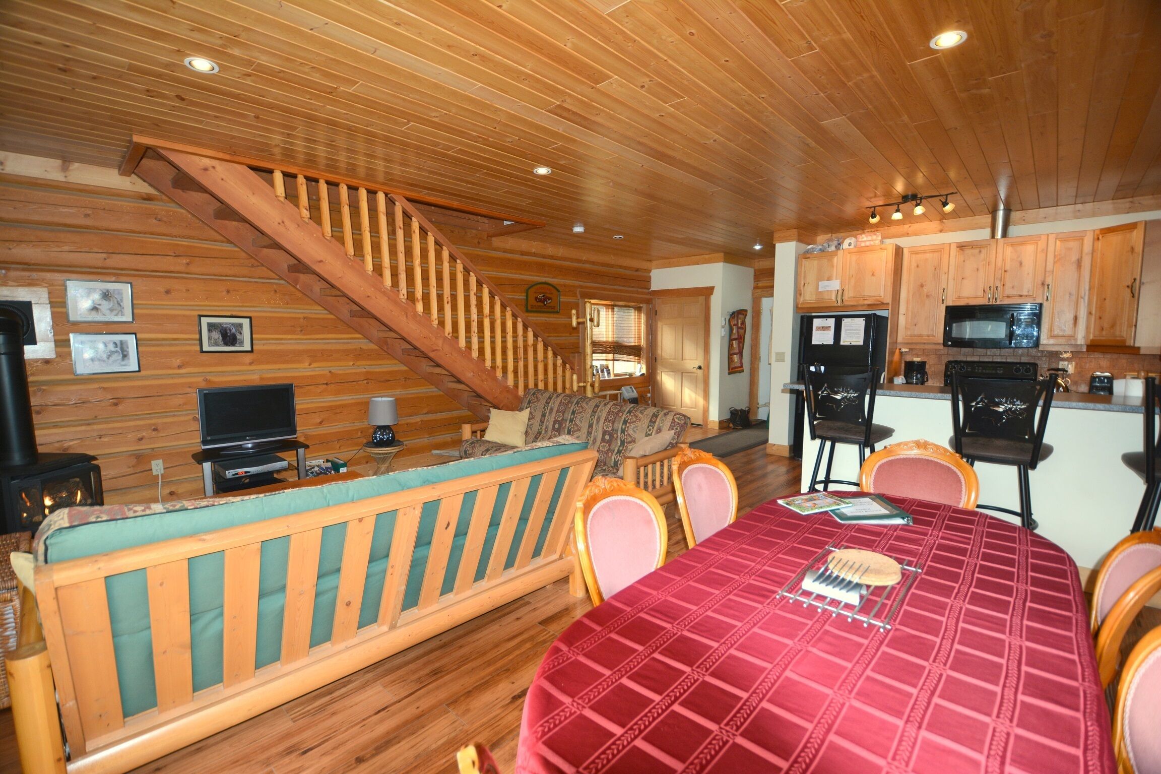 Kicking Horse Kabins -  LUXURY LOGHOME WITH HOT TUB