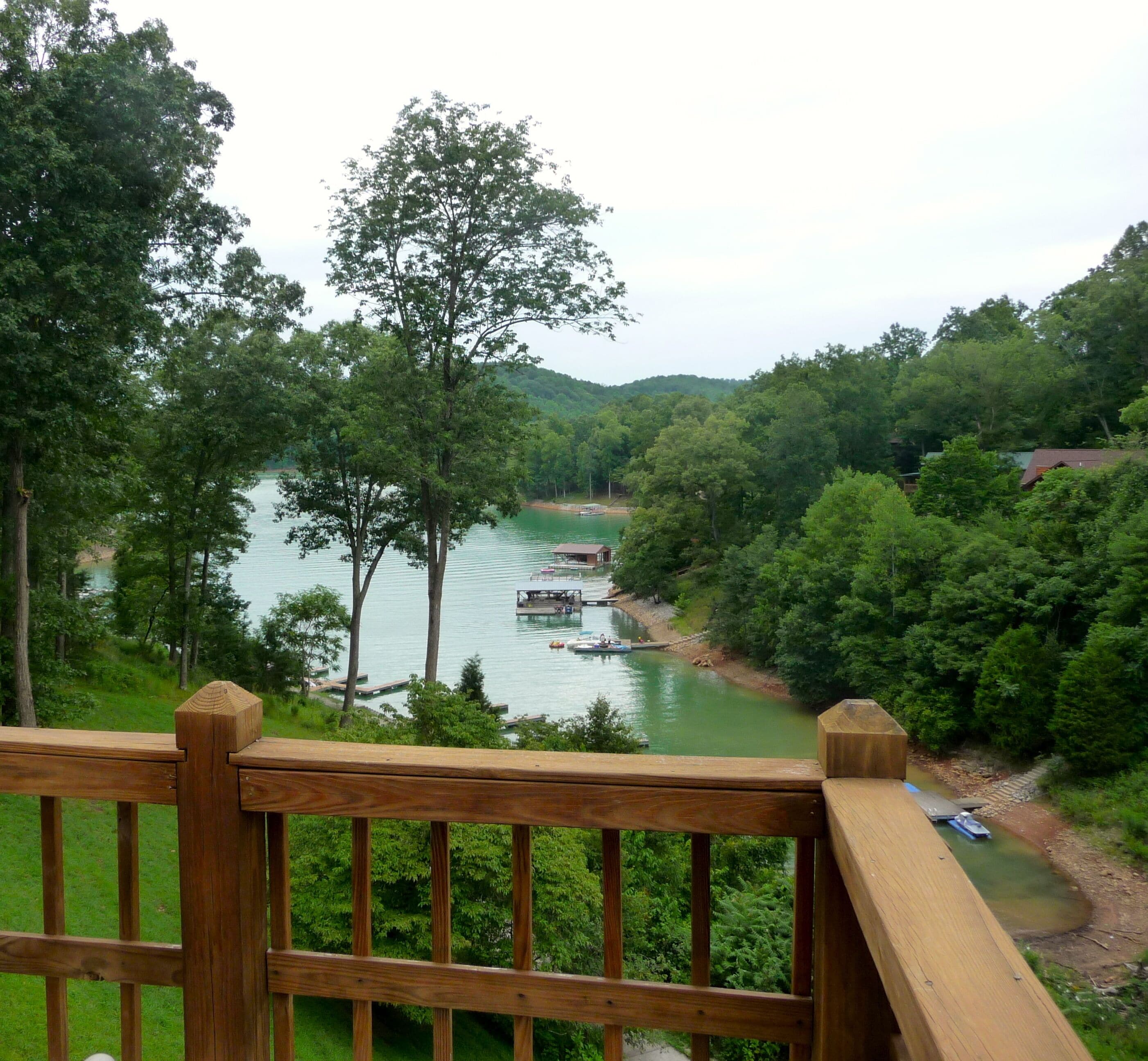 Deerfield Resort/Lake Front Property in quiet cove with shared docks-4 per slip